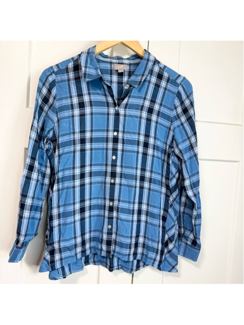 J.Jill woman’s Blue Plaid button down long sleeve Shirt blouse size medium petit